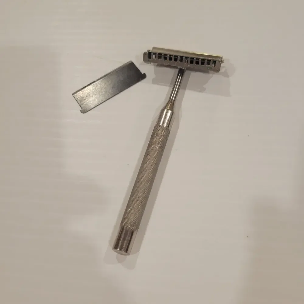 Vintage Enders Safety Razor Silver Tone with 2 blade.